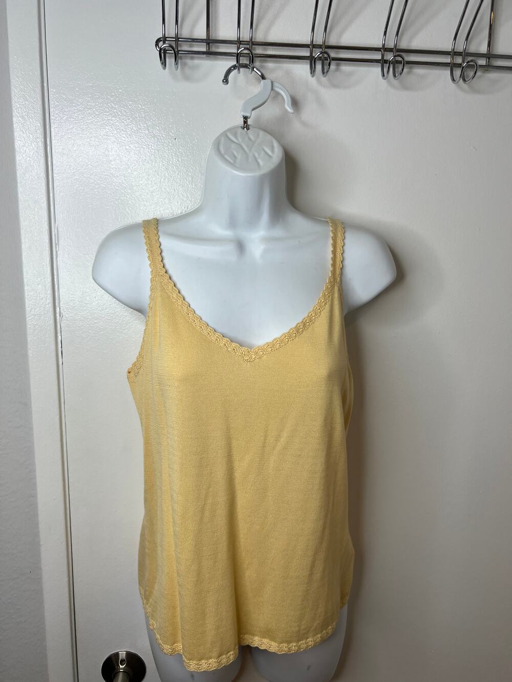 Anne Klein Women's Knit V-Neck Tank Top Crochet Trim Yellow ~ Size M